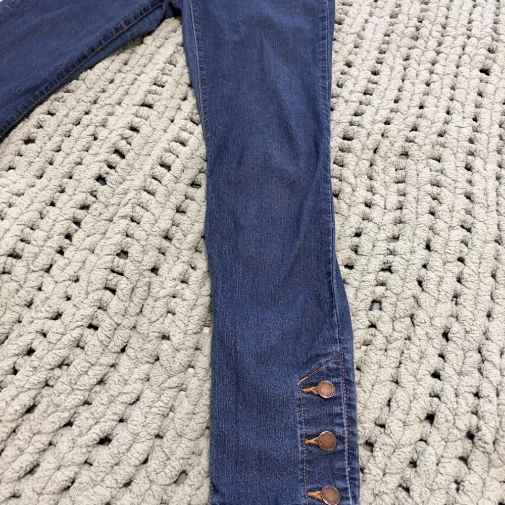 Michael Kors Button Hem Skinny Jeans – Size 6 – Gold Hardware Detail ✨